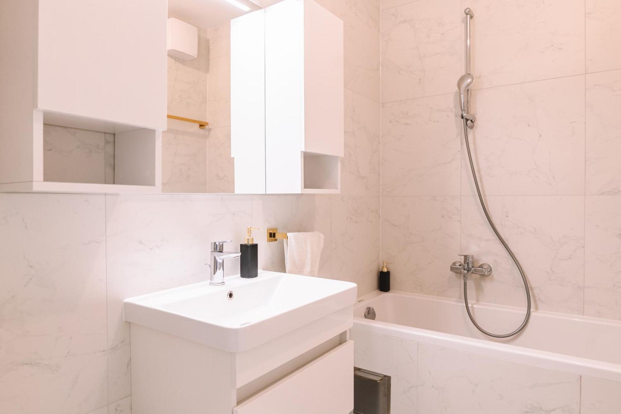Flexible Selfcheckins 66 - Zagreb - Loggia - 80M2 - New - Luxury - Garage - 2 Bedrooms Exteriör bild